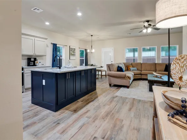 546 E Seminole Pl, Tulsa, OK 74106