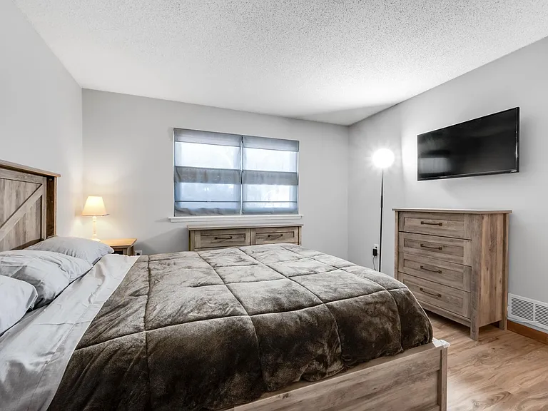 1301 Twin Circle Dr — Photo 12