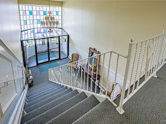2nd image of 33 Park Lane Ct