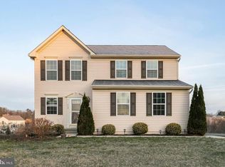 116 Meadowside Dr, Douglassville, PA 19518