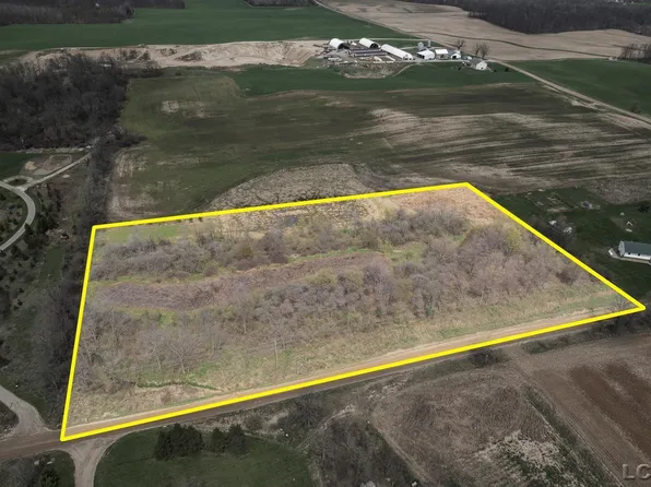 12000 Burton Rd, Manitou Beach, MI 49253