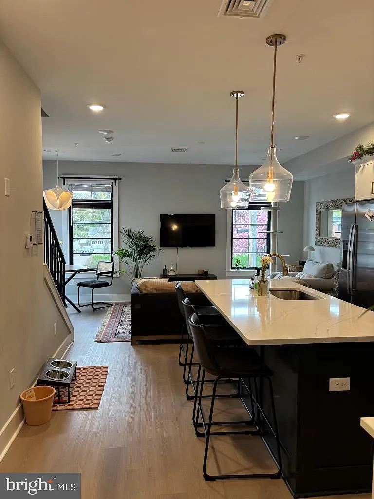 1 bed, 1.5 bath, 800 sqft, $1,599 — Photo 3