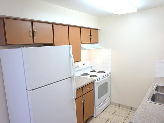 4th image of 110 W Jones St