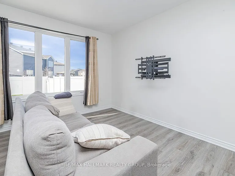 57 Caspian Row — Photo 8