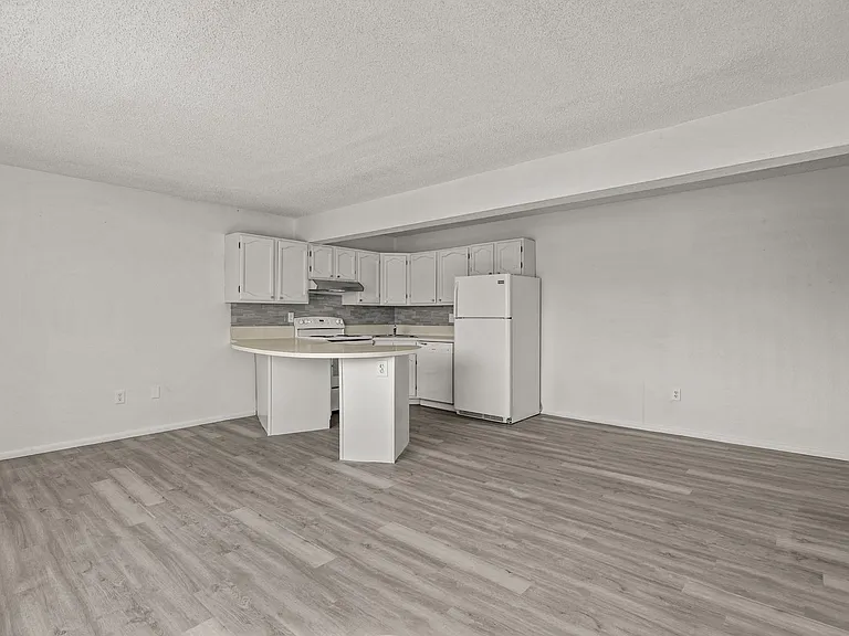 2915 Orchard Ave — Photo 3