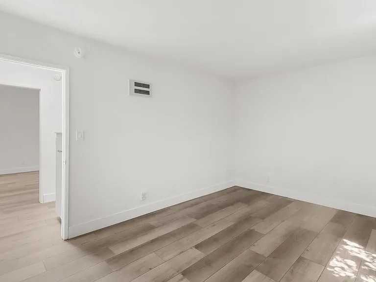 1419 S Bentley Ave #105 — Photo 17