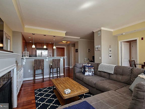 4th image of 513 W Broad St APT 612