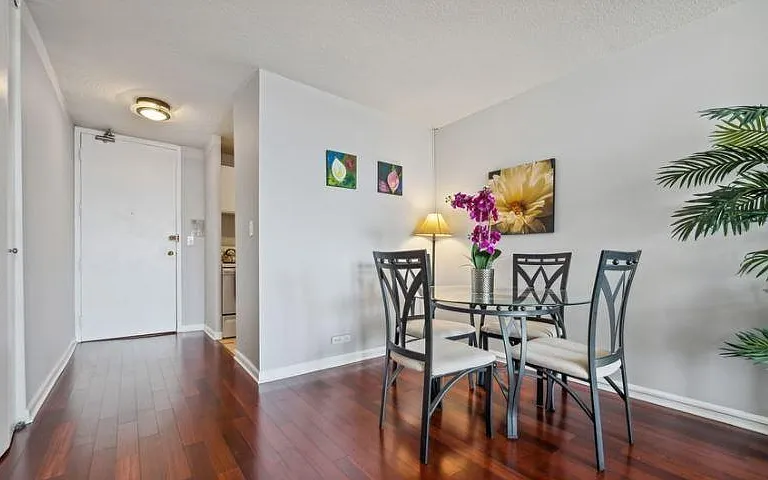 2728 N Hampden Ct — Photo 4