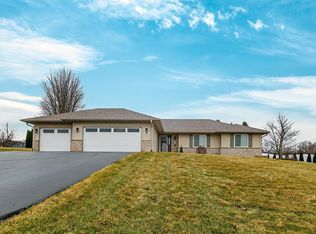 6302 Winchester Dr, Rockford, IL 61109