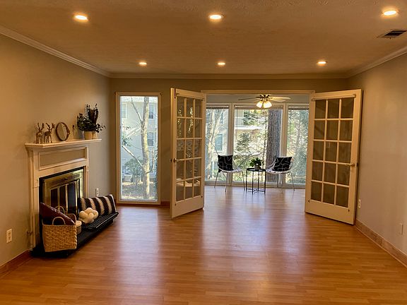 Livingroom with Hardwood floor, gas fireplace and a passage to the sunroom and patio