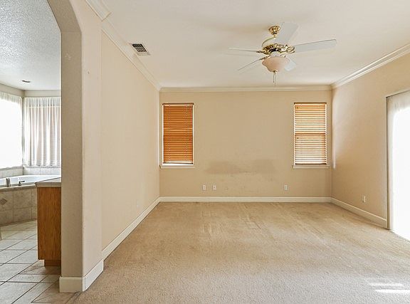 5th image of 1016 Oak Crest Ct