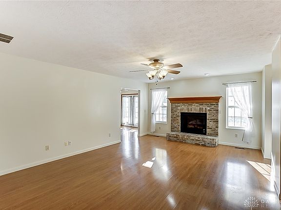 4th image of 412 Lambert Dr