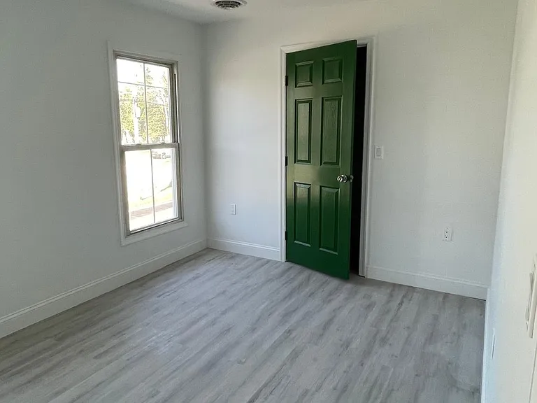226 Broad St — Photo 12