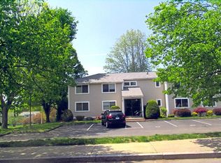 17 Arbor Way APT B, Holyoke, MA 01040