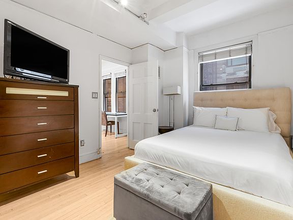 4th image of 145 W 58th St #6M