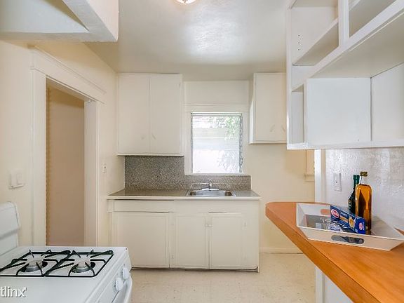 5th image of 3712 1/2 Arlington Ave #2