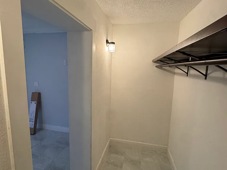 W Leroy St — Photo 12