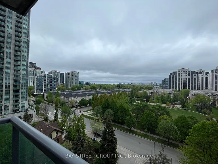 28 Harrison Garden Blvd #911 — Photo 15