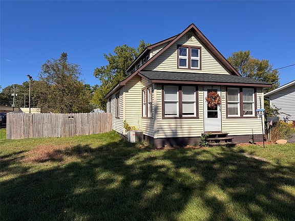 3rd image of 15 E Schneider Street