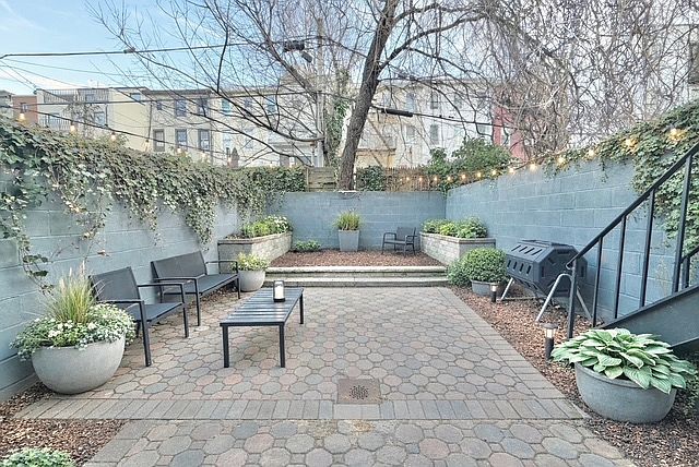1st image of 284 Halsey St #1
