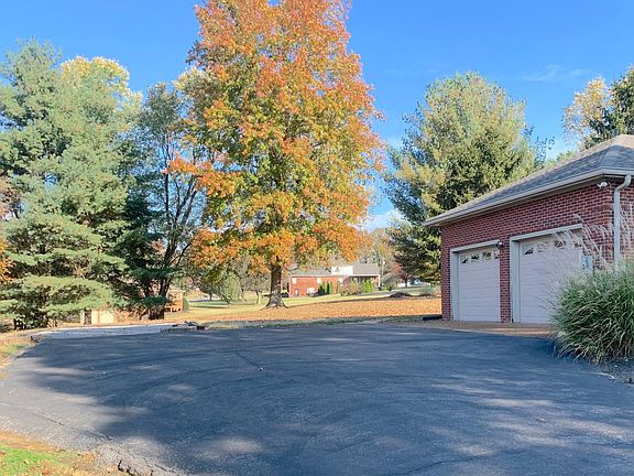 Driveway parking + 2 car garage