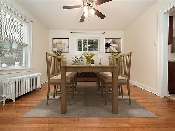 3rd image of 607 Lincoln Pl