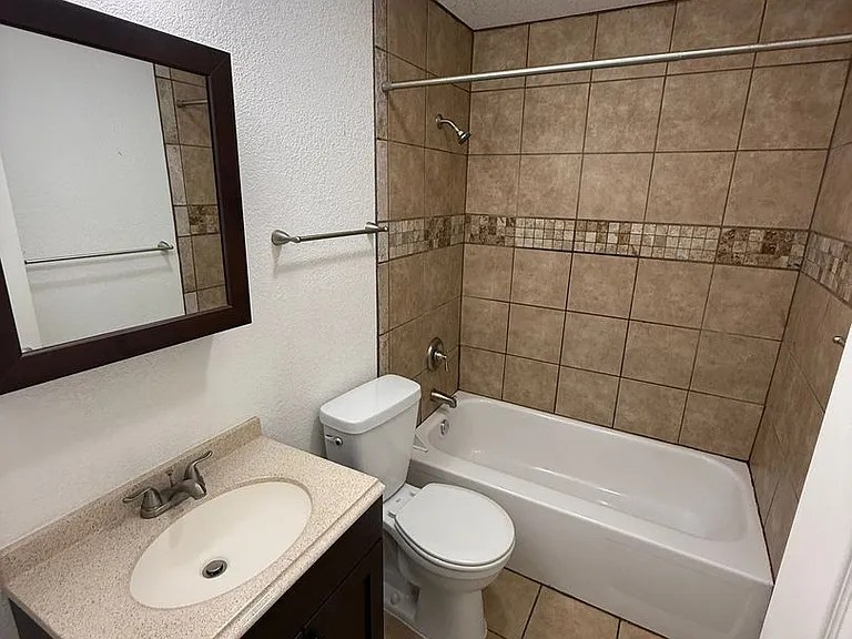 1015 5th Ave SW #13 — Photo 9
