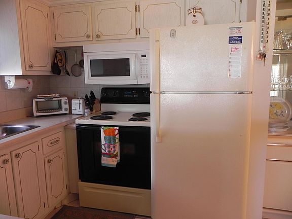 4th image of 204 Chatham #J