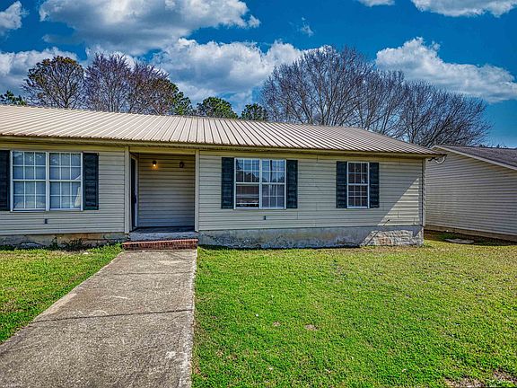 2nd image of 2317 Laura Ct NE