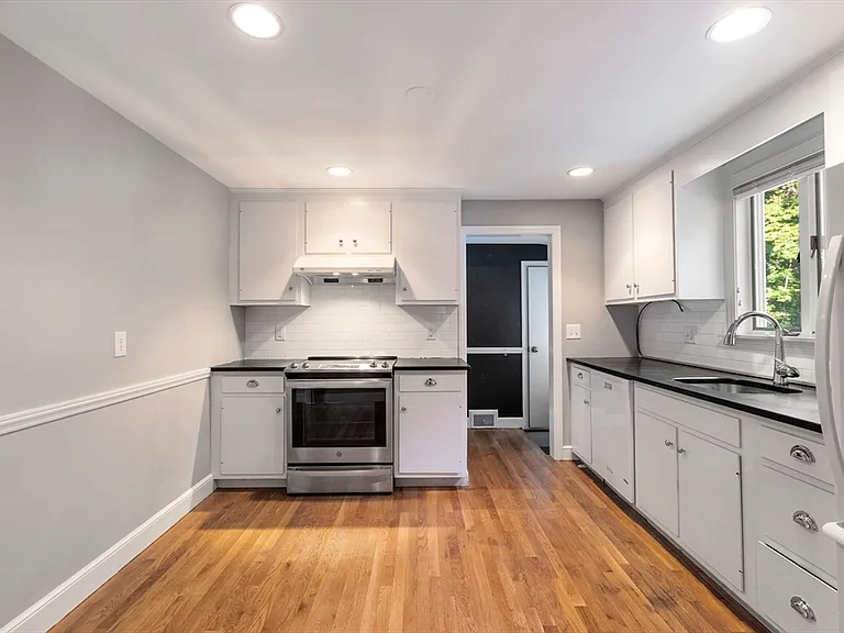 216 Claybrook Rd — Photo 4