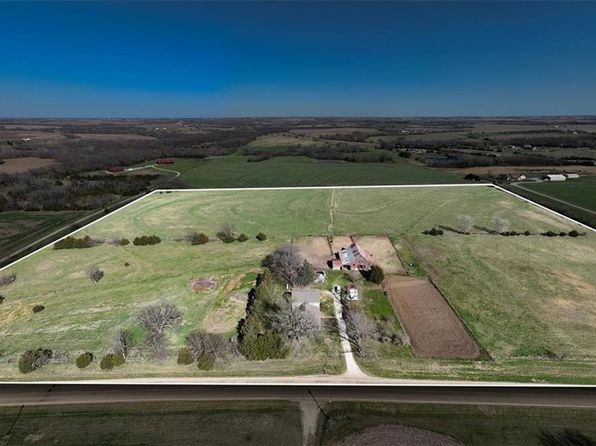 18492 Effingham Rd, Valley Falls, KS 66088