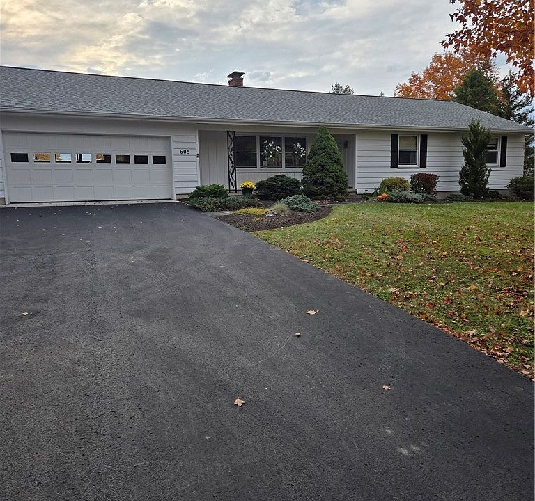 1st image of 605 Churchill Ct