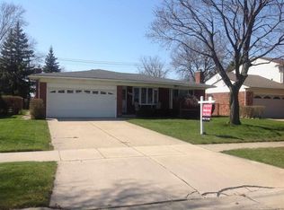 33503 Chatsworth Dr, Sterling Heights, MI 48312
