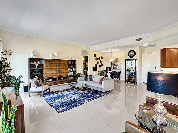 4th image of 2617 NE 14th Avenue #507