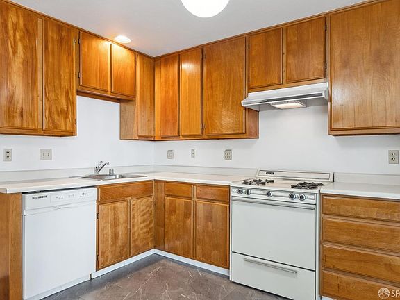 4th image of 999 Wisconsin St APT 2