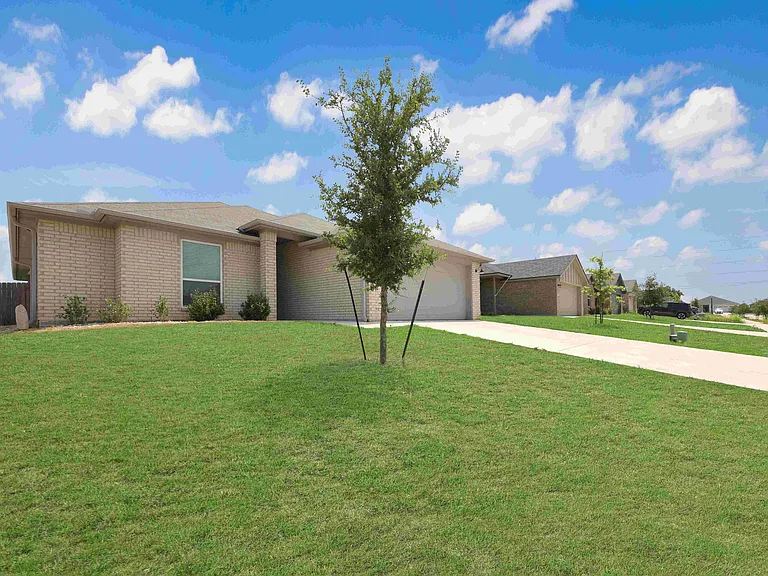 1522 Sideoats Ln — Photo 2