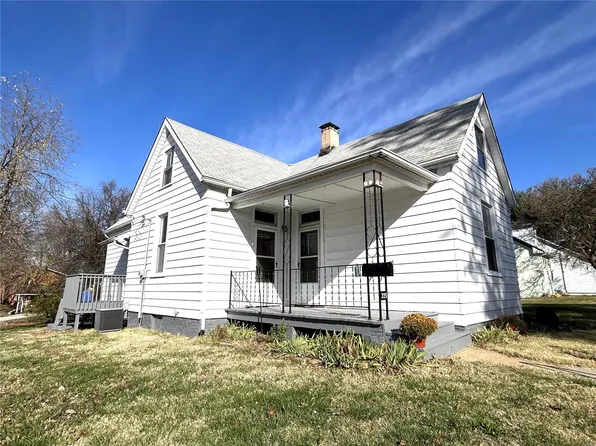 225 S 17th St, Belleville, IL 62226