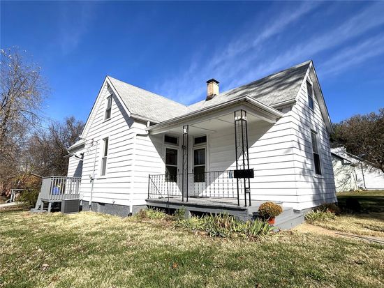225 S 17th St, Belleville, IL 62226