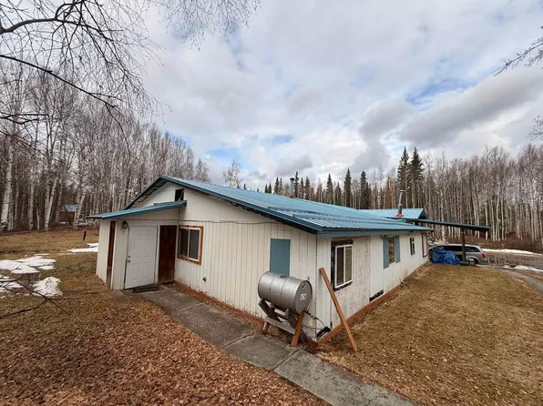 643 Bottles St, North Pole, AK 99705