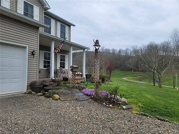 3rd image of 319 Valley View Dr