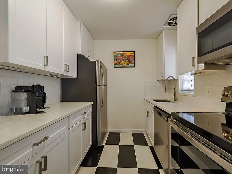 1608 W Abingdon Dr #102 — Photo 17