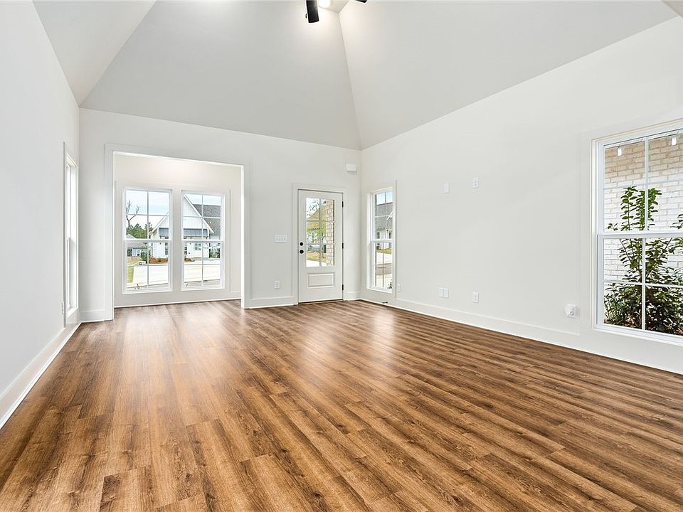 1st image of 3221 Bradley Ln