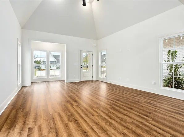 3221 Bradley Ln, Auburn, AL 36830