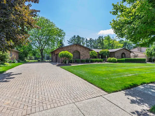 54680 Arrowhead Dr, Shelby Township, MI 48315