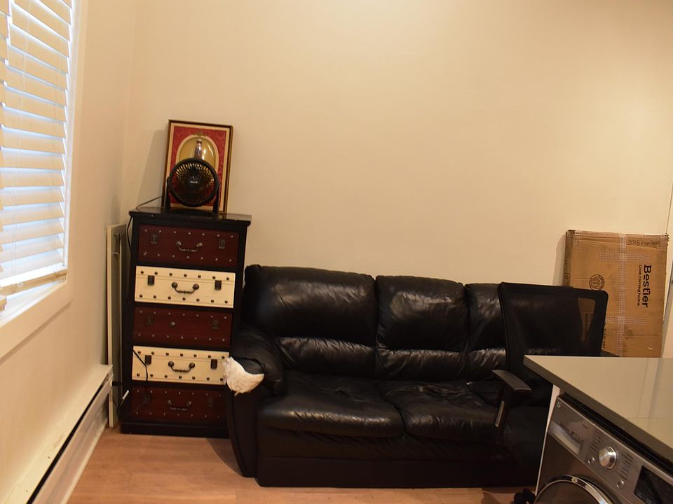 1st image of 511-513 W Belmont Ave #111