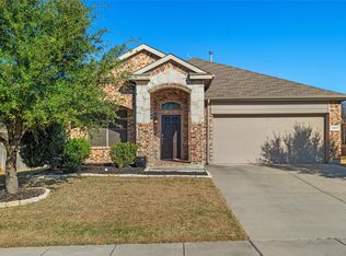 1217 Meadowlakes Dr, Azle, TX 76020