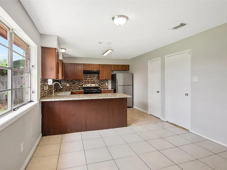 11710 Old Telegraph Rd — Photo 9