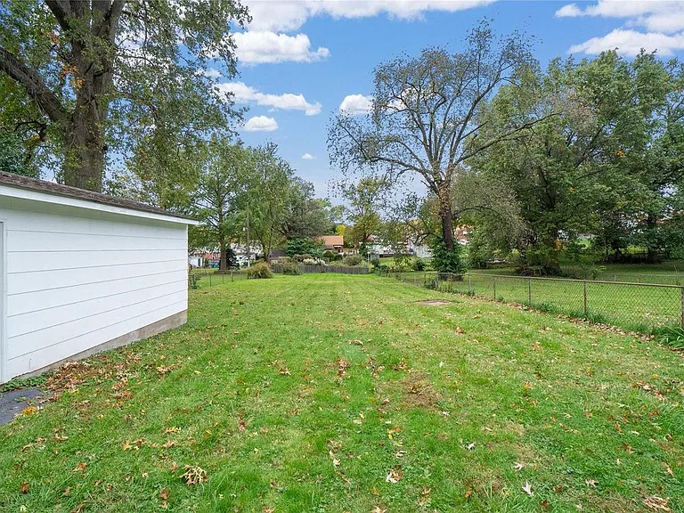 2311 Goodale Ave — Photo 13