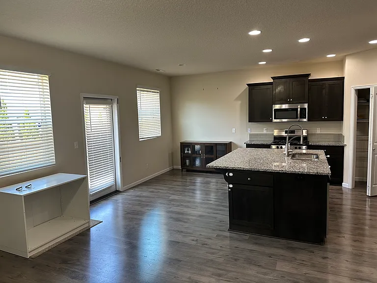 7395 NW 164th Ave — Photo 5