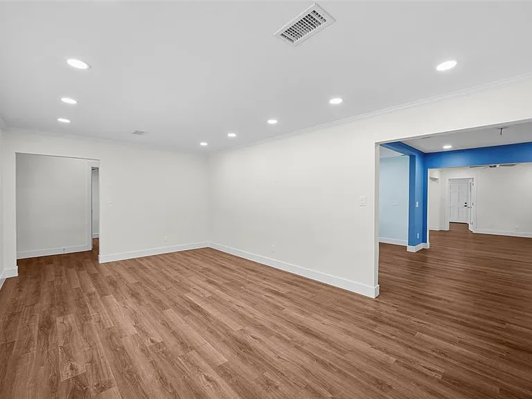 402 Erie Ave — Photo 14